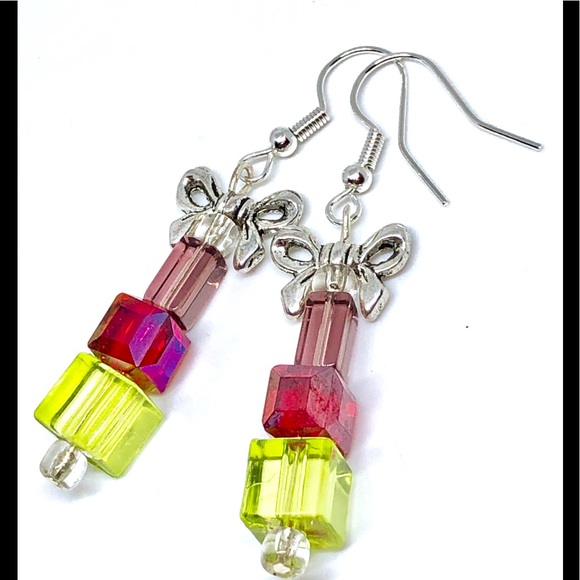 Green Red Purple Crystal Cube w/ Bow Gift Earrings - Picture 1 of 2